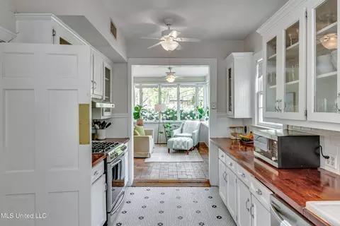 Kitchen - 617 Seneca Ave, Jackson, MS 39216 photo 1 of 6