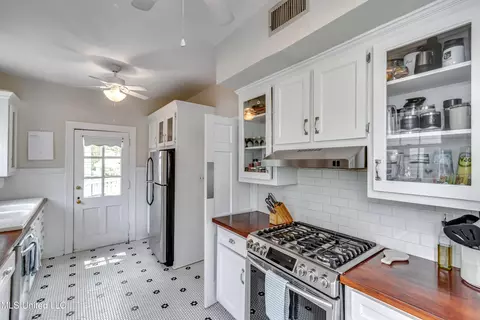 Kitchen - 617 Seneca Ave, Jackson, MS 39216 photo 3 of 6