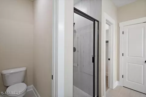 Bath - 723 Bolivar Dr, Hernando, MS 38632 photo 2 of 4