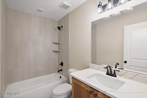 Bath - 723 Bolivar Dr, Hernando, MS 38632 photo 4 of 4