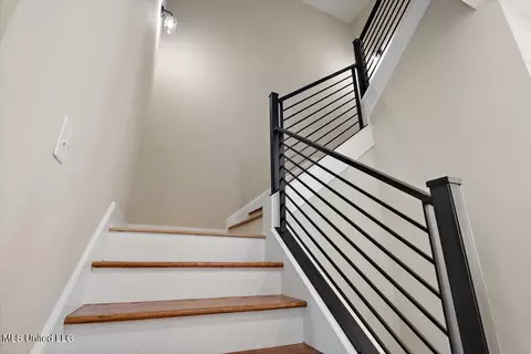 Entry Way - 723 Bolivar Dr, Hernando, MS 38632 photo 2 of 2