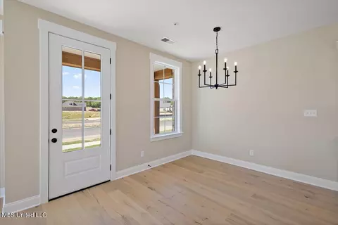 Dining - 723 Bolivar Dr, Hernando, MS 38632 photo 1 of 1