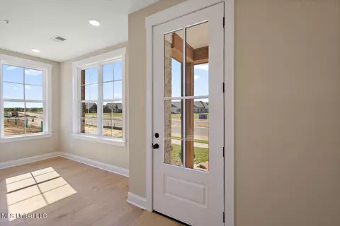 Entry Way - 723 Bolivar Dr, Hernando, MS 38632 photo 1 of 2