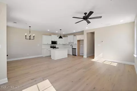 Living - 723 Bolivar Dr, Hernando, MS 38632 photo 1 of 2