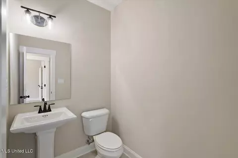 Bath - 723 Bolivar Dr, Hernando, MS 38632 photo 3 of 4