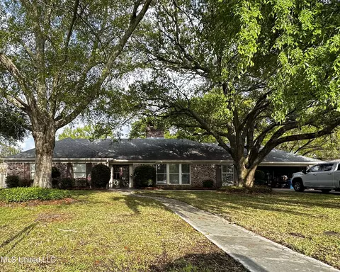 1002 Westwood St, Pascagoula, MS 39567