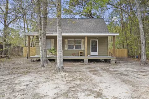 3124 Sea Bass Rd, Gautier, MS 39553