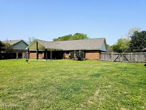 Exterior - 207 Heritage Dr, Madison, MS 39110 photo 4 of 6