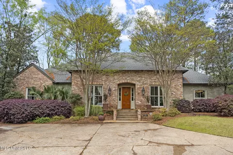 271 Highland Pl Dr, Jackson, MS 39211
