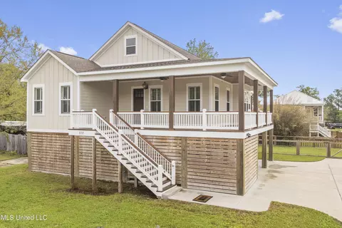 117 Palm Ave, Pass Christian, MS 39571