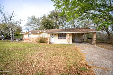1710 Cherokee Dr, Pascagoula, MS 39581