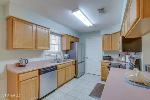 Kitchen - 9727 Pokai St, Diamondhead, MS 39525 photo 2 of 4