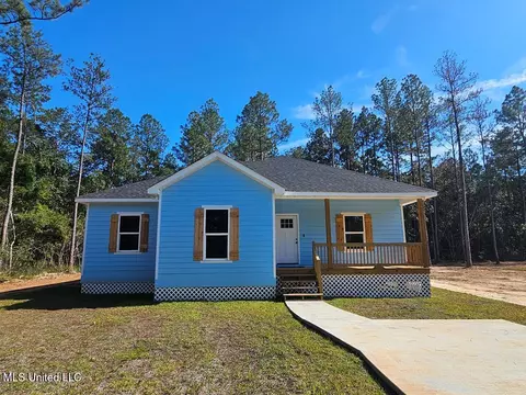 1717 E Lakeshore Dr, Carriere, MS 39426