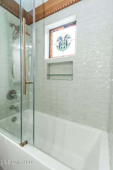 Bath - 1506 Greymont Ave, Jackson, MS 39202 photo 2 of 6