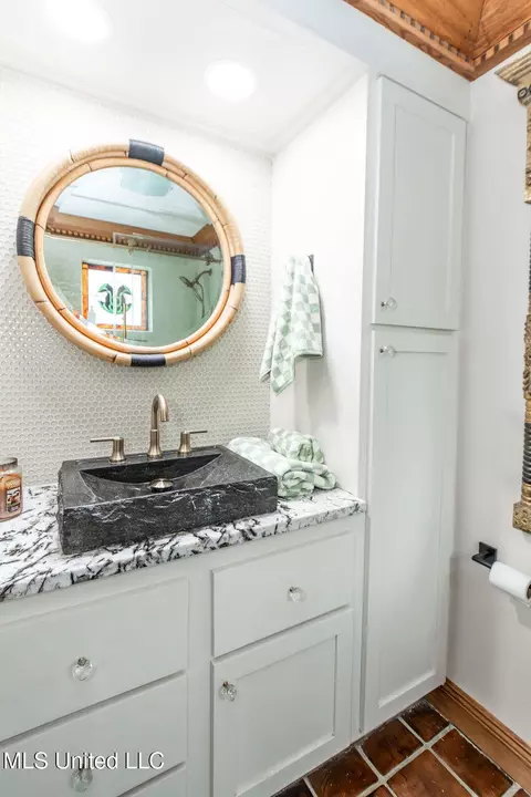 Bath - 1506 Greymont Ave, Jackson, MS 39202 photo 1 of 6