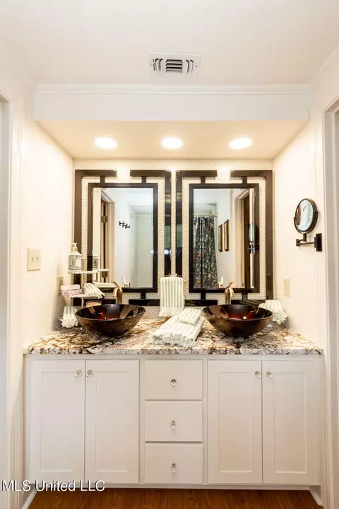 Bath - 1506 Greymont Ave, Jackson, MS 39202 photo 4 of 6
