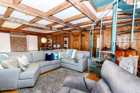 Living - 1506 Greymont Ave, Jackson, MS 39202 photo 3 of 6