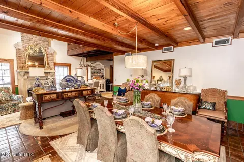 Dining - 1506 Greymont Ave, Jackson, MS 39202 photo 1 of 4