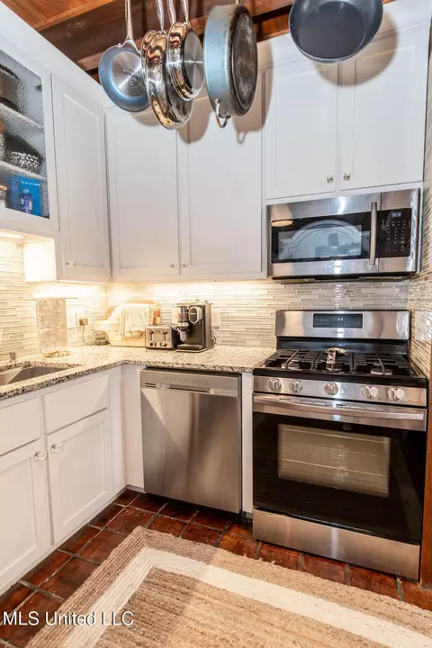 Kitchen - 1506 Greymont Ave, Jackson, MS 39202 photo 2 of 2