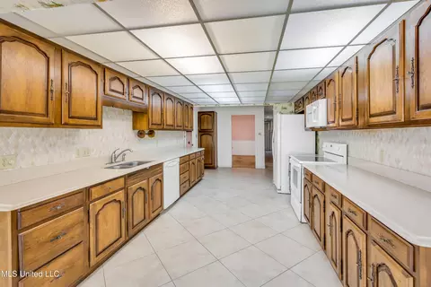 5561 E Diamondhead Dr, Diamondhead, MS 39525 photo 18