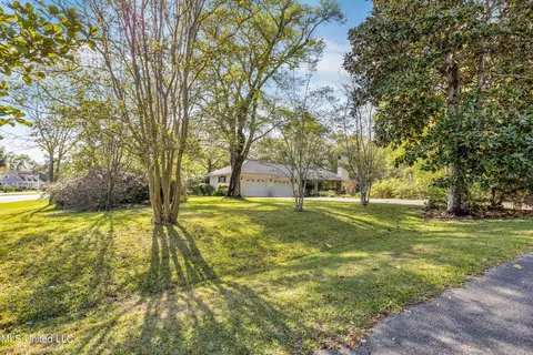 5561 E Diamondhead Dr, Diamondhead, MS 39525 photo 4