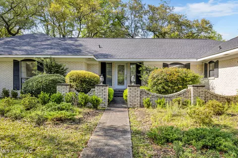 5561 E Diamondhead Dr, Diamondhead, MS 39525 photo 8