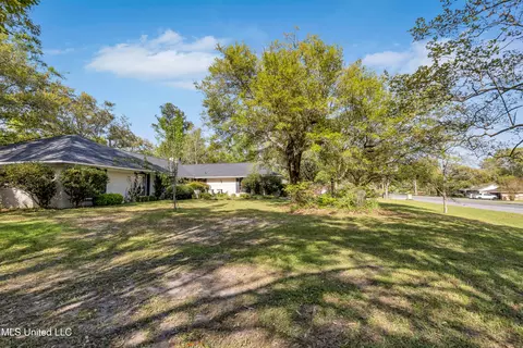 5561 E Diamondhead Dr, Diamondhead, MS 39525 photo 3