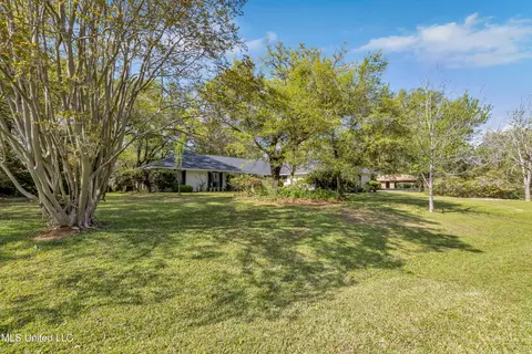 5561 E Diamondhead Dr, Diamondhead, MS 39525 photo 2