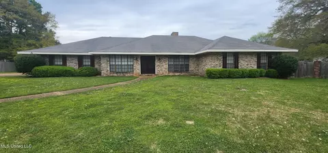 32 Raintree Pl, Jackson, MS 39211
