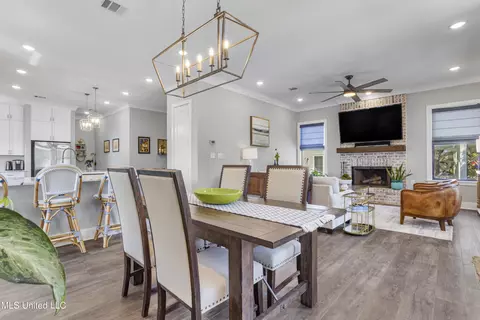 Dining - 457 E Second St, Pass Christian, MS 39571 photo 3 of 3