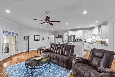 Living - 153 Shore View Dr, Madison, MS 39110 photo 3 of 3