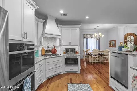 Kitchen - 153 Shore View Dr, Madison, MS 39110 photo 4 of 6