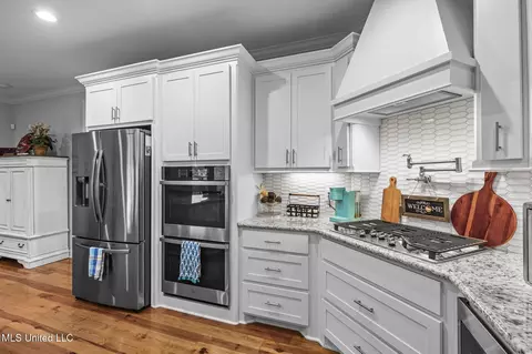 Kitchen - 153 Shore View Dr, Madison, MS 39110 photo 5 of 6