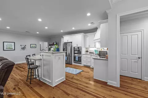 Kitchen - 153 Shore View Dr, Madison, MS 39110 photo 2 of 6