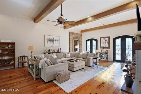 Living - 308 Partridge Cv, Brandon, MS 39047 photo 3 of 8