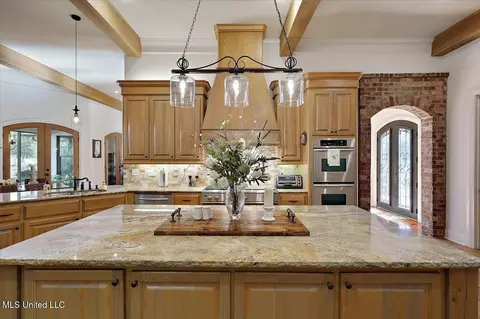 Kitchen - 308 Partridge Cv, Brandon, MS 39047 photo 6 of 6