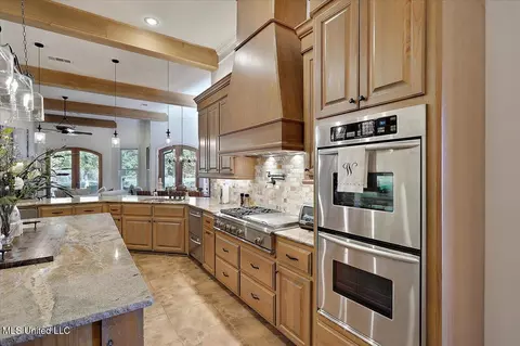 Kitchen - 308 Partridge Cv, Brandon, MS 39047 photo 5 of 6