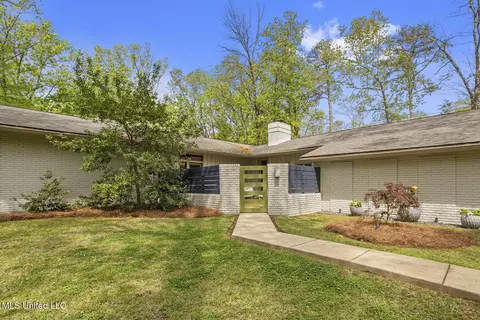 2436 Hideaway Pl, Jackson, MS 39211