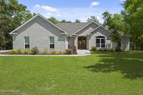 1420 Wesleyan St, Gautier, MS 39553