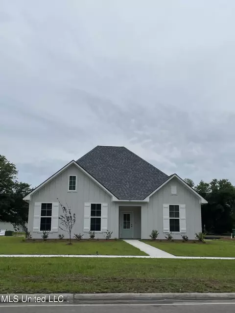 812 Old Spanish Trl, Bay Saint Louis, MS 39520