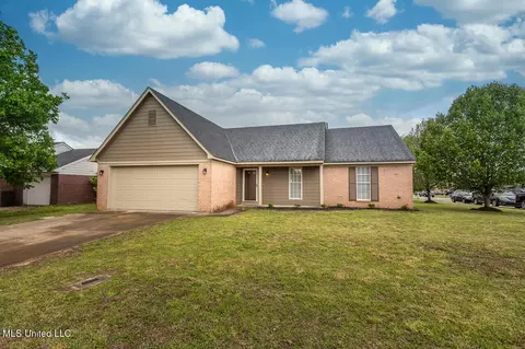 6393 Magnolia Lakes Dr, Olive Branch, MS 38654
