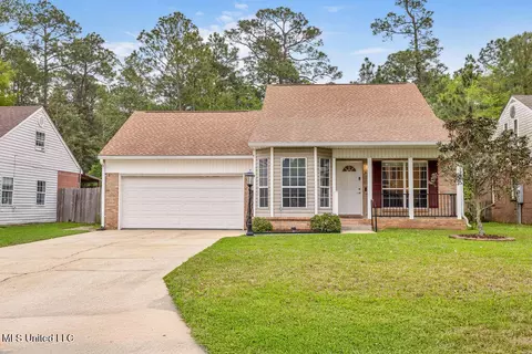 334 Lorraine Ave, Pass Christian, MS 39571
