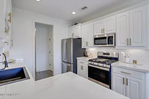 Kitchen - 1832 August Bnd, Madison, MS 39110 photo 1 of 4