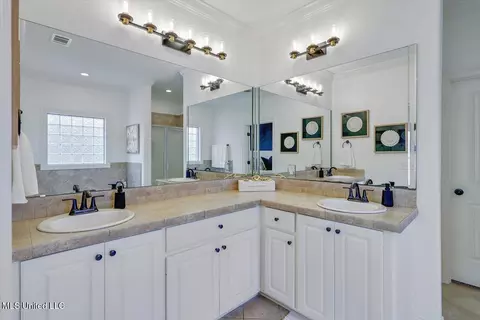 Bath - 1832 August Bnd, Madison, MS 39110 photo 1 of 3