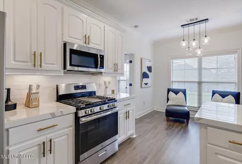Kitchen - 1832 August Bnd, Madison, MS 39110 photo 3 of 4