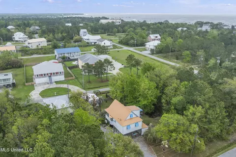 202 Surf St, Waveland, MS 39576
