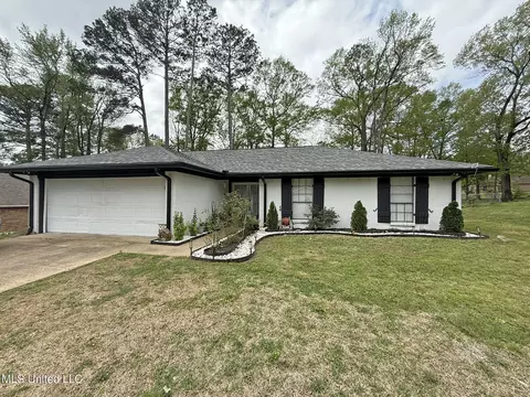 423 Cedarwood Dr, Jackson, MS 39212