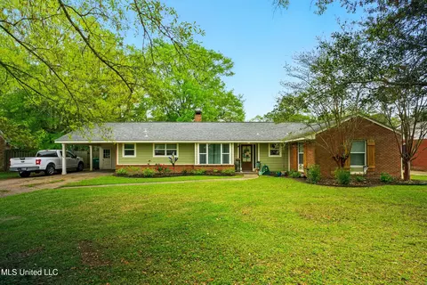 8 E 52nd St, Gulfport, MS 39507