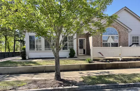 8943 Oak Branch Ln, Olive Branch, MS 38654