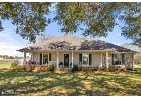 18432 Sky Ln, Saucier, MS 39574